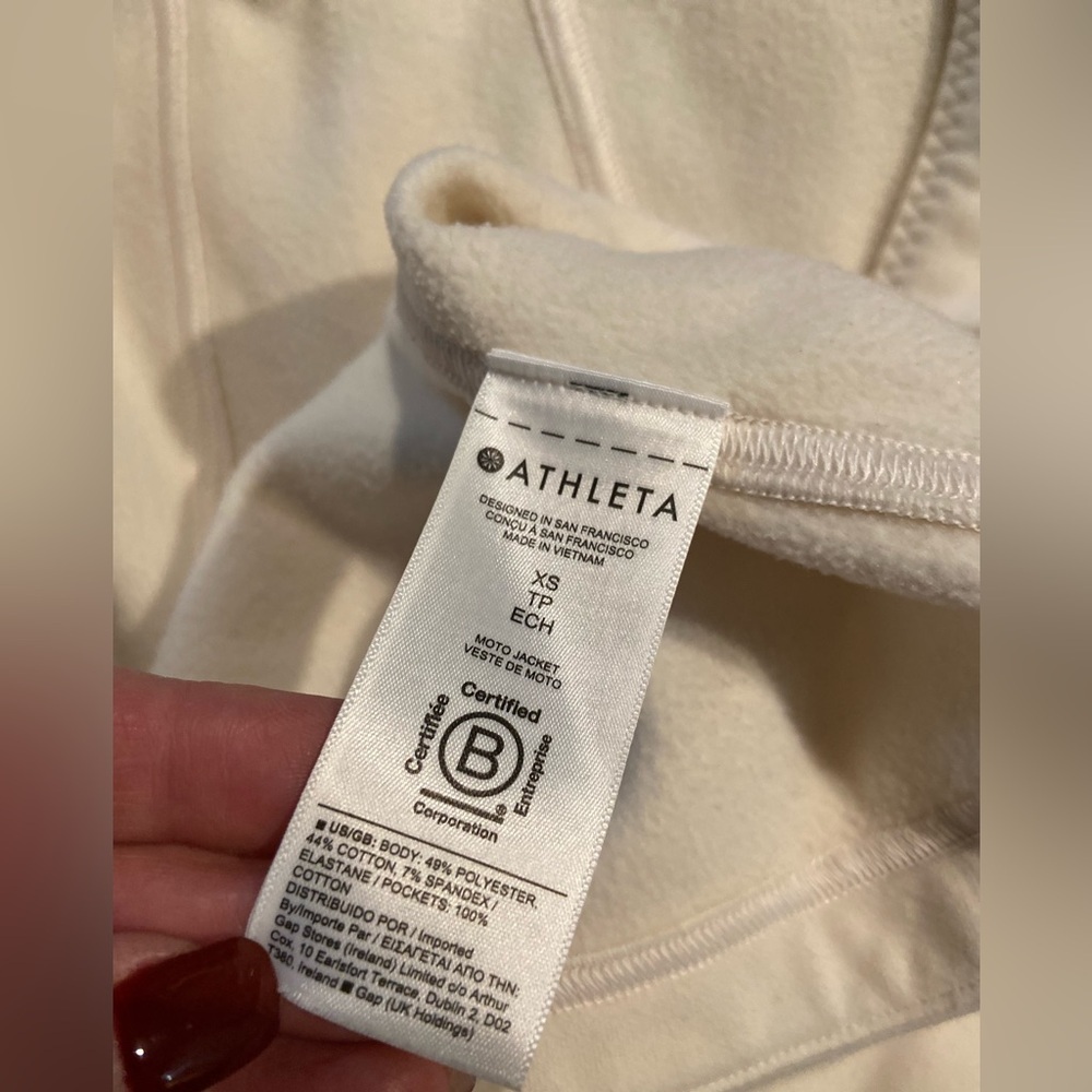 Athleta~Soft~Ivory~Form-Fitting~Asymmetrical Zip Closure~Light Jacket~Size XSP - Picture 15 of 16